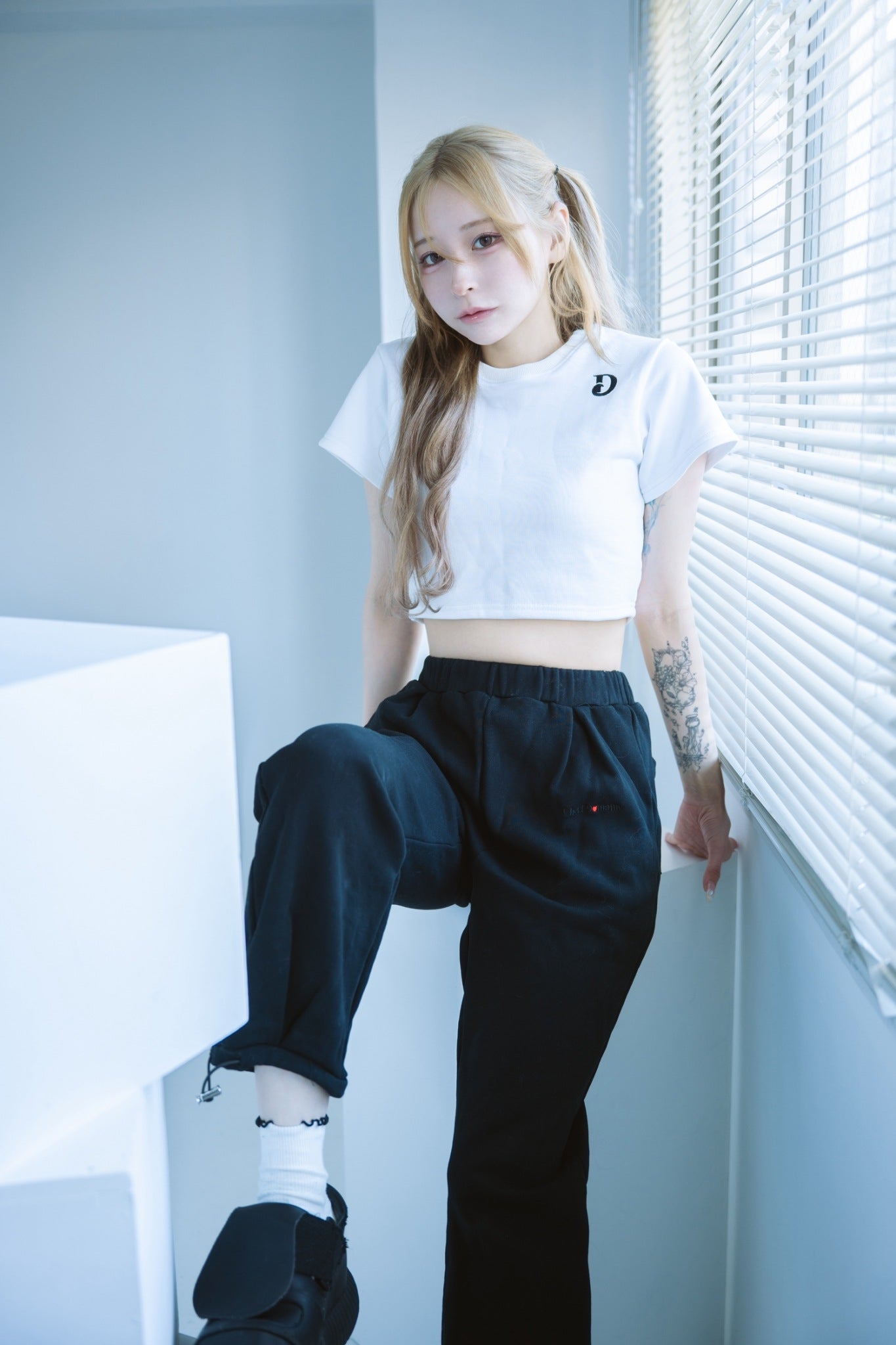 ロゴクロップドTシャツ (ホワイト)