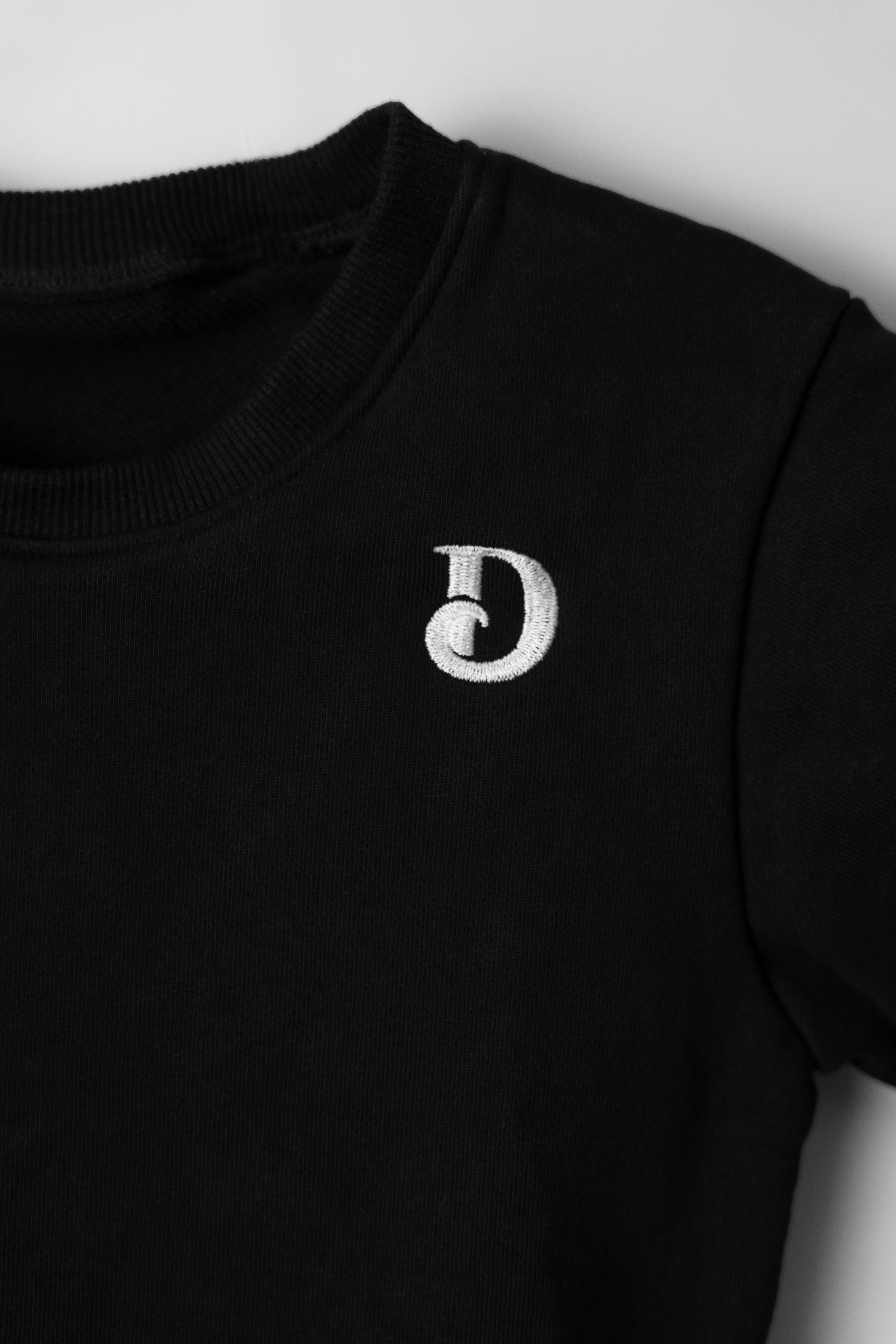 ロゴクロップドTシャツ (ブラック) ロゴクロップドTシャツ (ブラック)